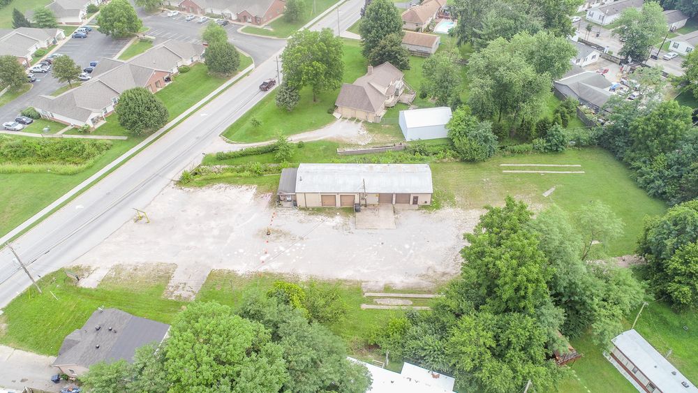 Auto Service Center For Sale: 2017 Hamburg Pike, Jeffersonville, IN 47130